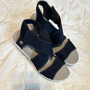 Cloudsteppers by Clarks Black and Gray Sandals with Adjustable Straps